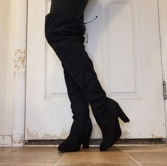 Thigh high black boot - Picture 5 of 9